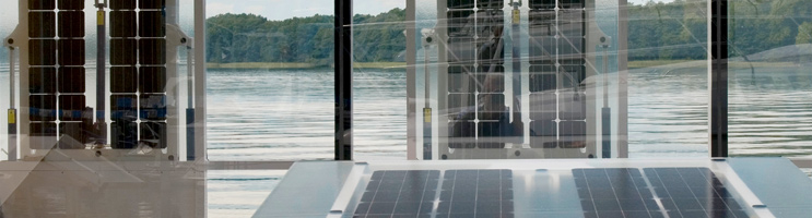 Foto: Blick durch die Seitenfenster mit Solarflügeln